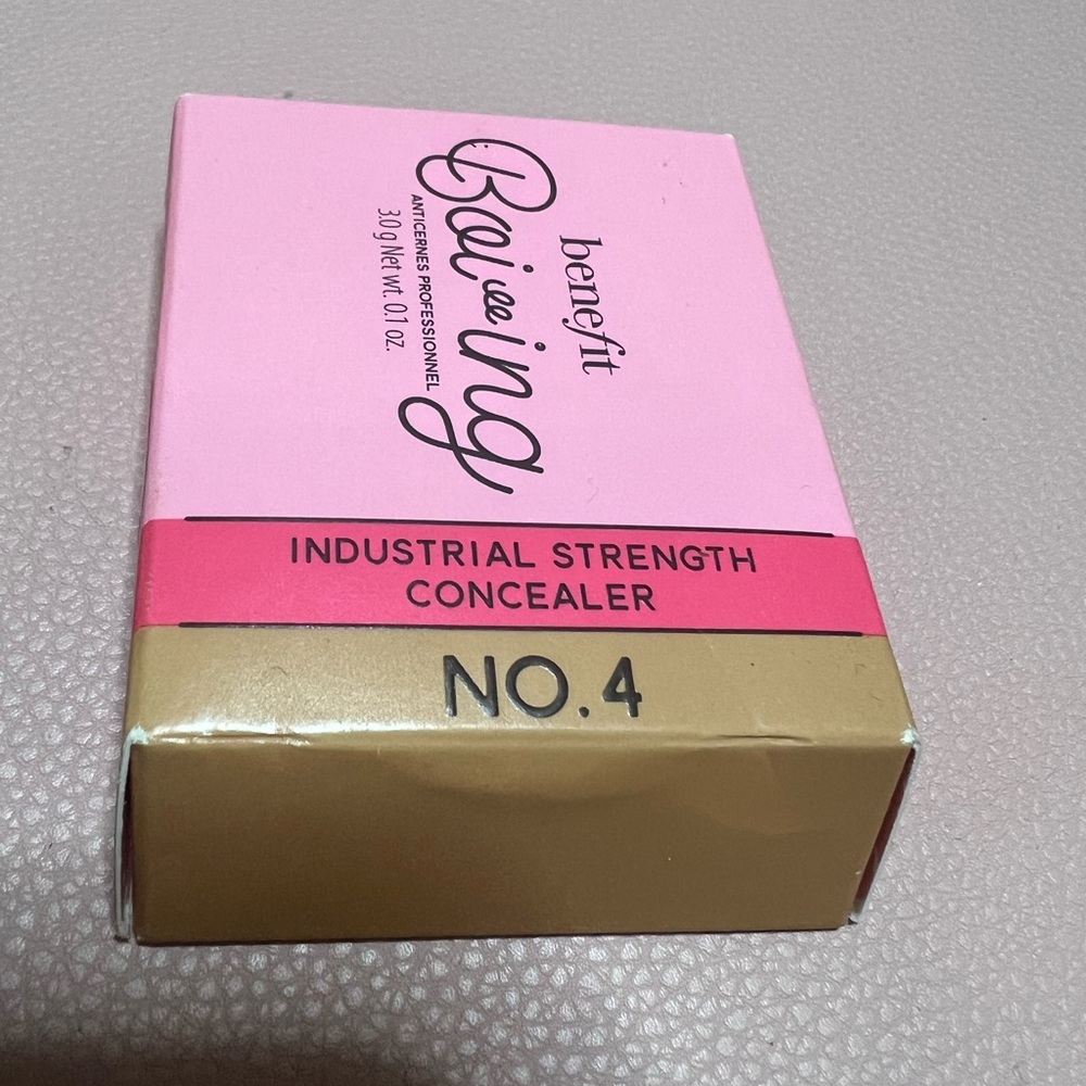 Benefit concealer color of the full coverage - Picture 6 of 7